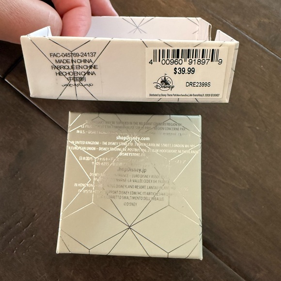 Disney Minnie Mouse hoop earrings NIB - Picture 3 of 4